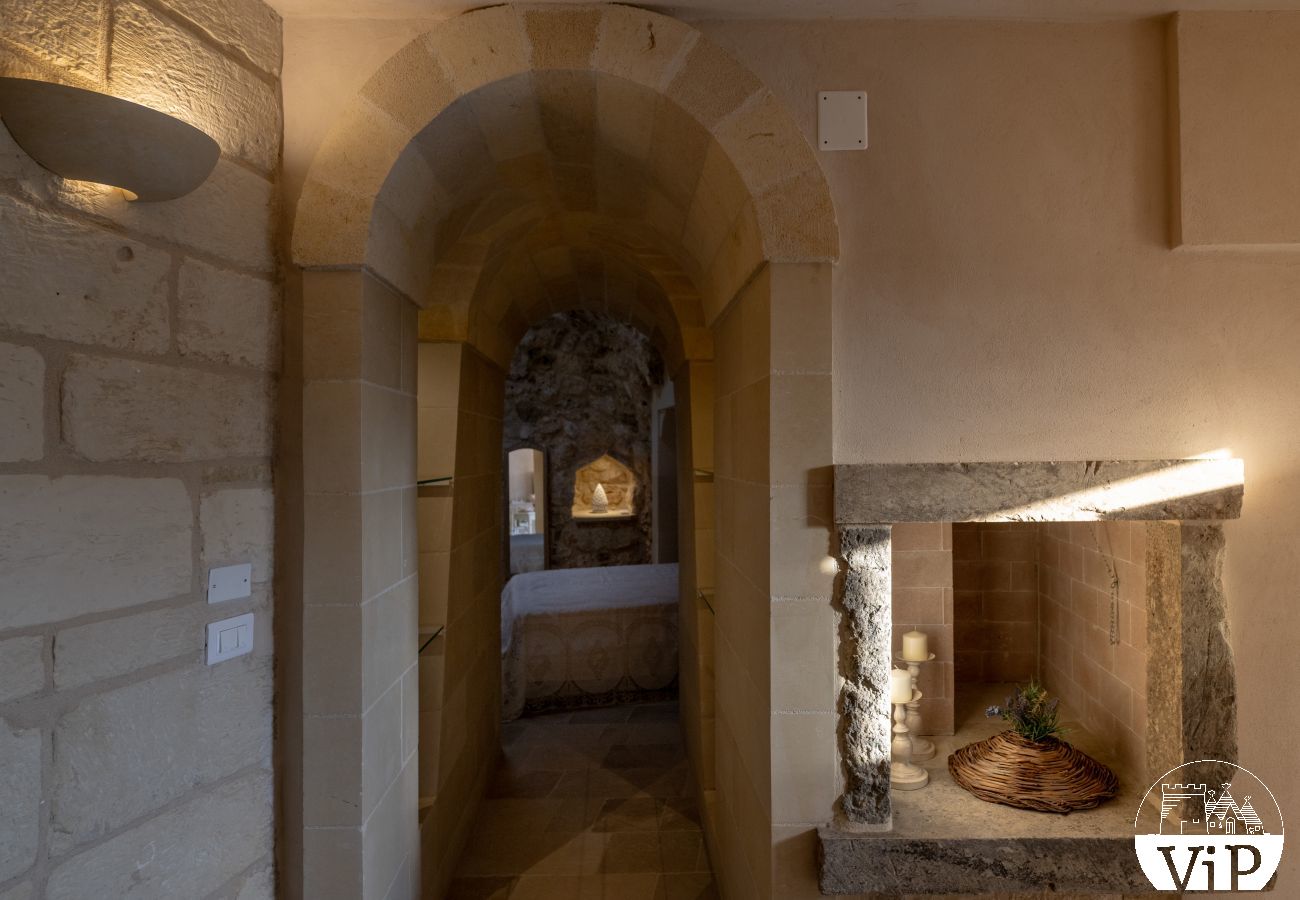 Villa a Castrignano de´ Greci - Villa piscina trullo vasca riscaldata 5 bagni m580