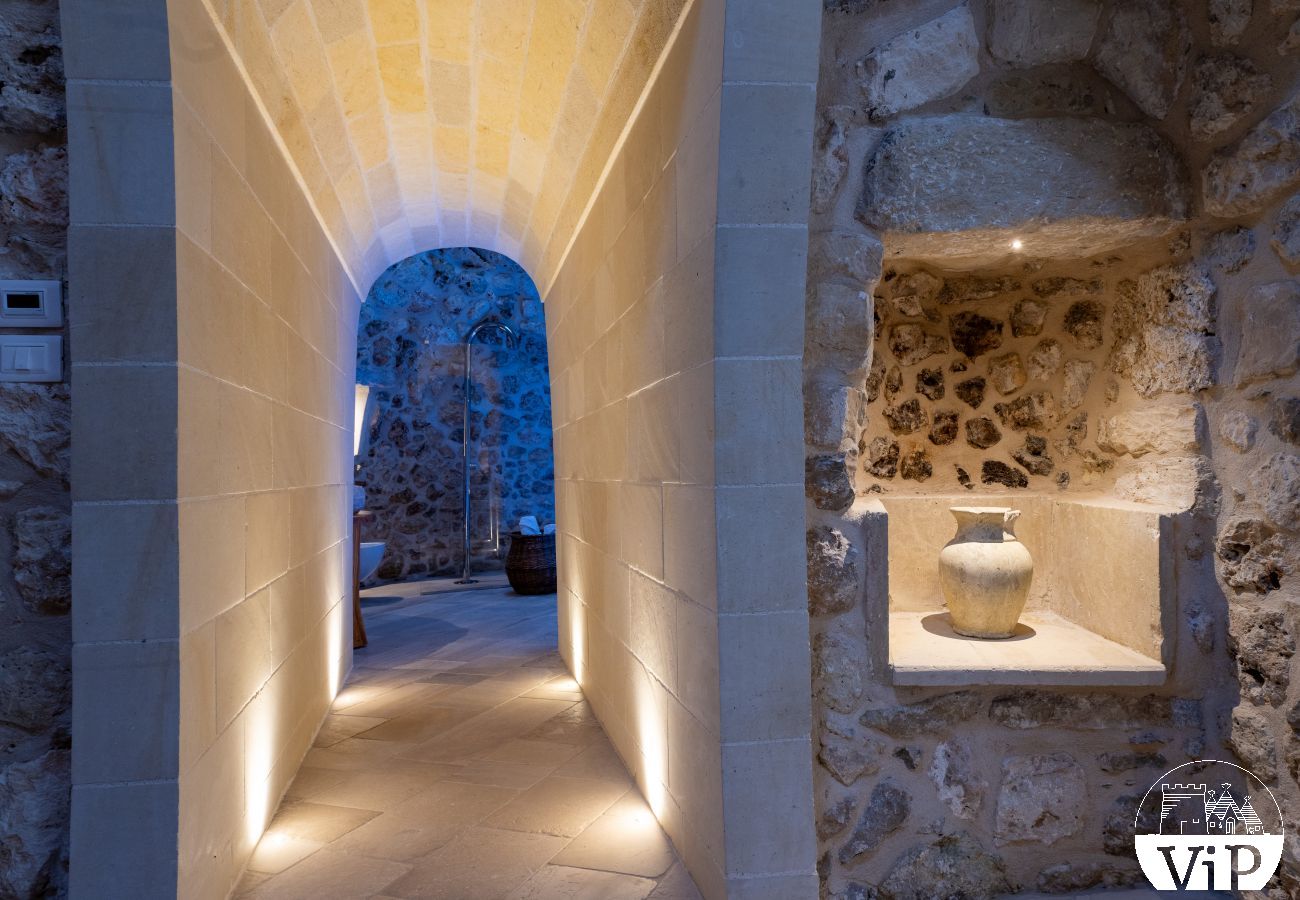 Villa a Castrignano de´ Greci - Villa piscina trullo vasca riscaldata 5 bagni m580