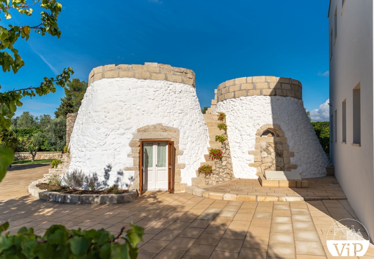 Villa a Castrignano de´ Greci - Villa piscina trullo vasca riscaldata 5 bagni m580