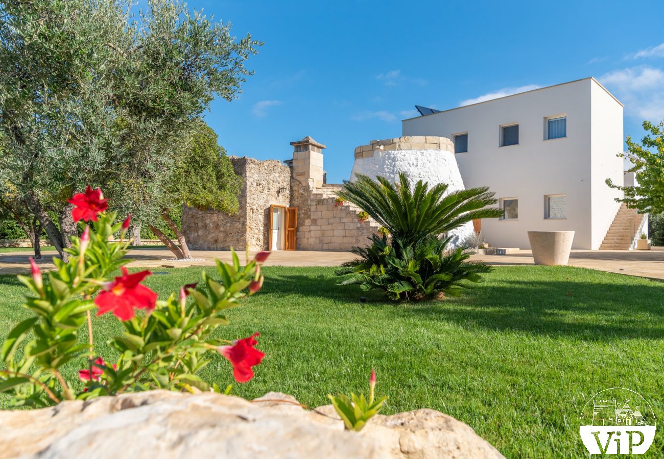 Villa a Castrignano de´ Greci - Villa piscina trullo vasca riscaldata 5 bagni m580