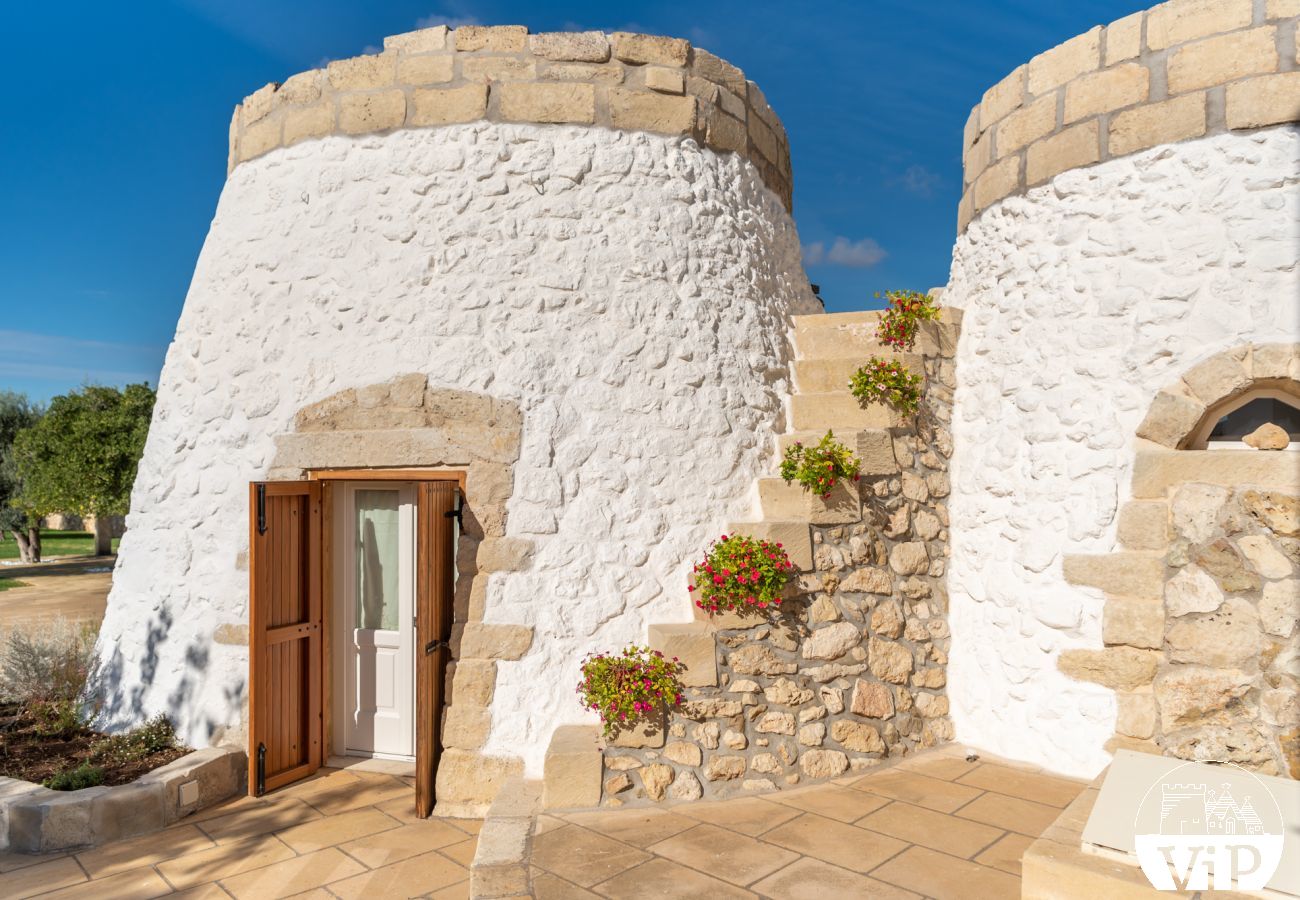 Villa a Castrignano de´ Greci - Villa piscina trullo vasca riscaldata 5 bagni m580