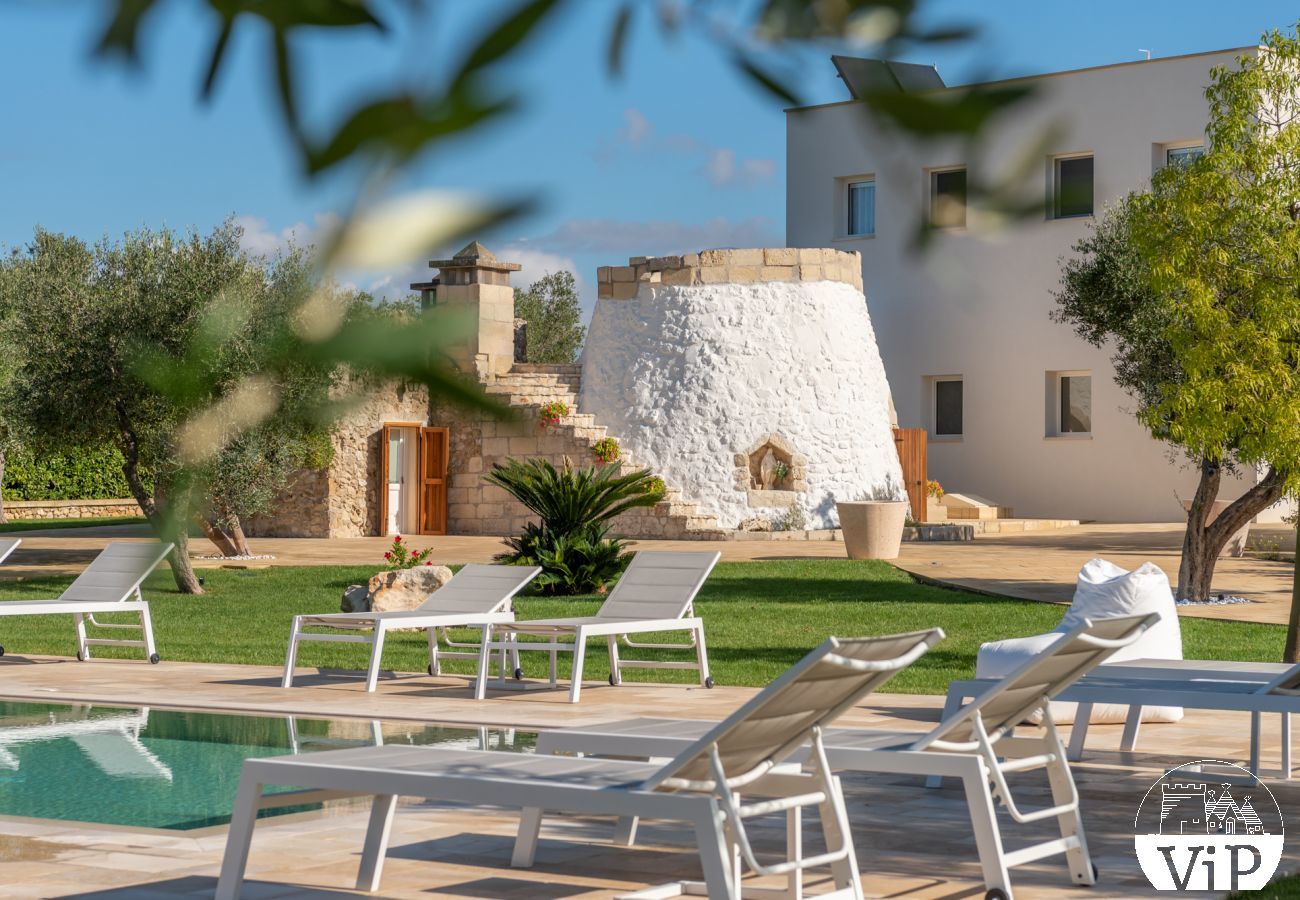 Villa a Castrignano de´ Greci - Villa piscina trullo vasca riscaldata 5 bagni m580
