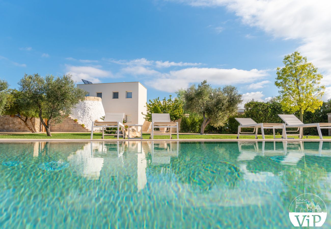 Villa a Castrignano de´ Greci - Villa piscina trullo vasca riscaldata 5 bagni m580