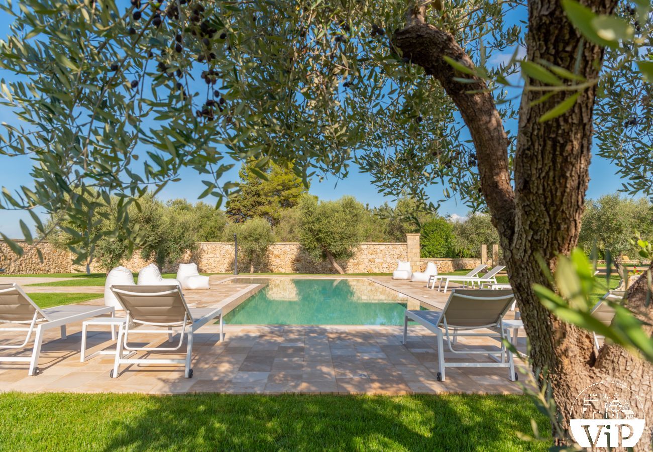 Villa a Castrignano de´ Greci - Villa piscina trullo vasca riscaldata 5 bagni m580