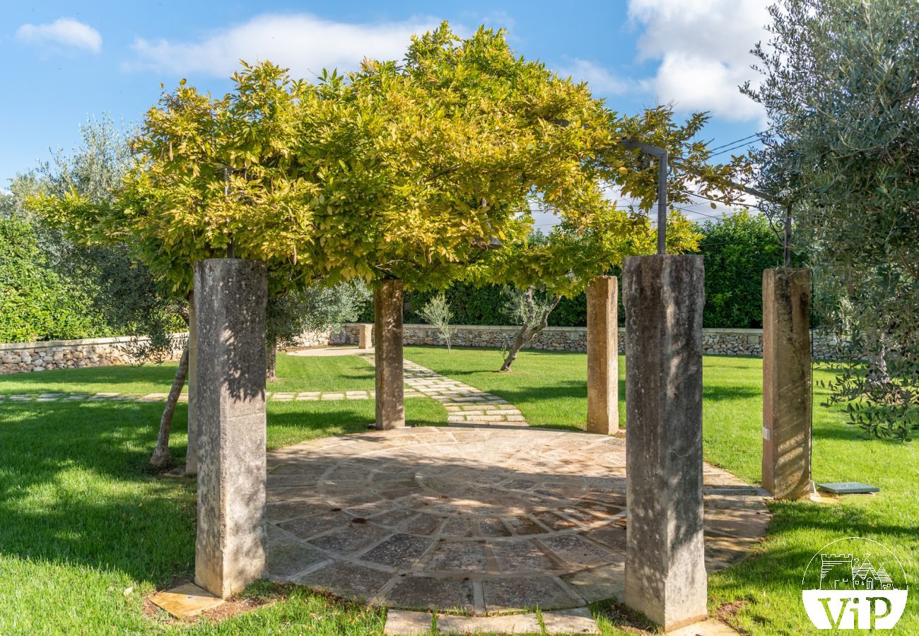 Villa a Castrignano de´ Greci - Villa piscina trullo vasca riscaldata 5 bagni m580