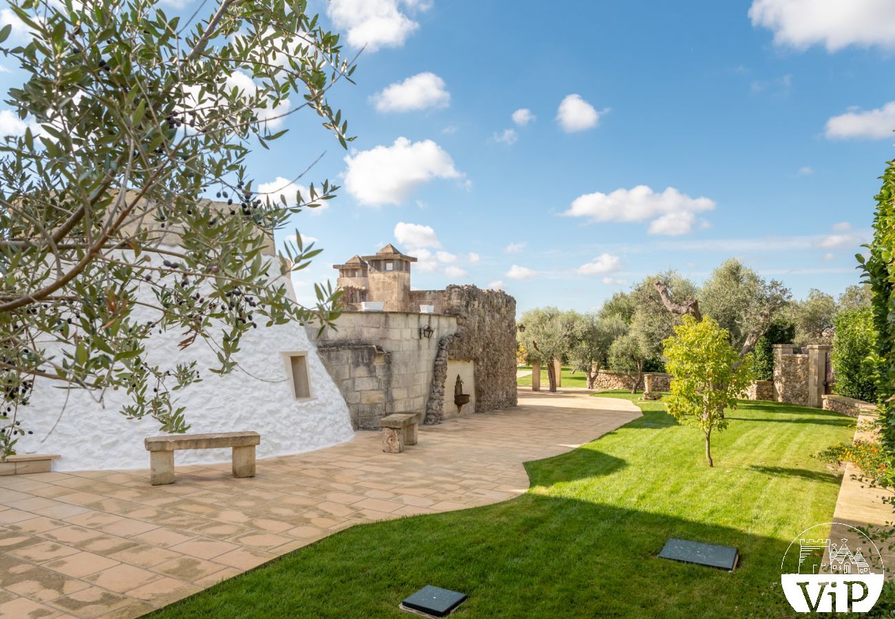 Villa a Castrignano de´ Greci - Villa piscina trullo vasca riscaldata 5 bagni m580