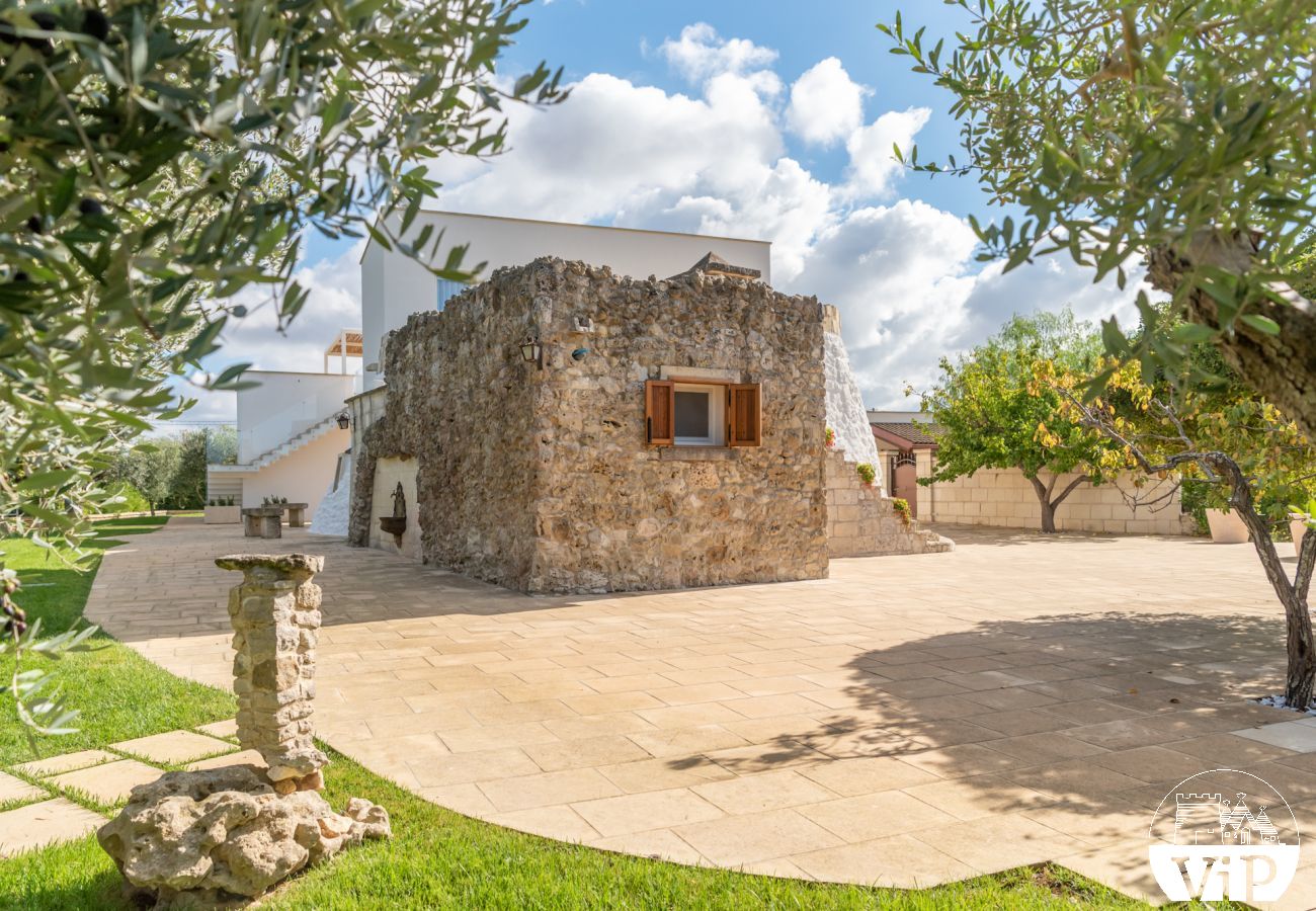 Villa a Castrignano de´ Greci - Villa piscina trullo vasca riscaldata 5 bagni m580