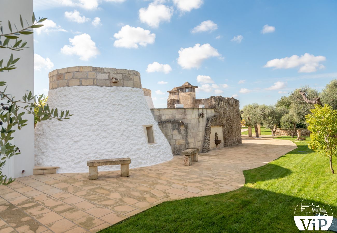 Villa a Castrignano de´ Greci - Villa piscina trullo vasca riscaldata 5 bagni m580