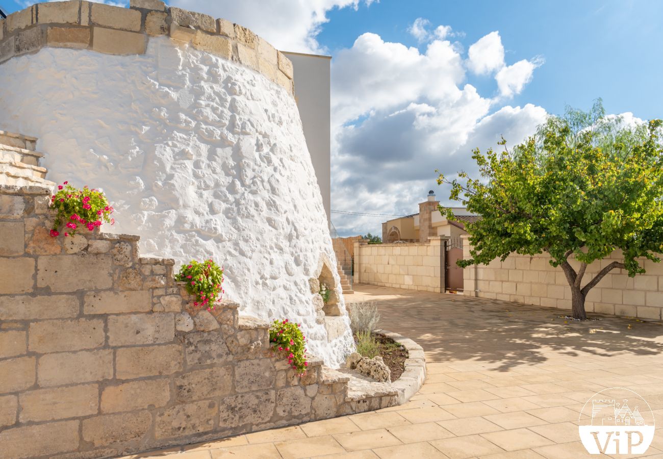 Villa a Castrignano de´ Greci - Villa piscina trullo vasca riscaldata 5 bagni m580