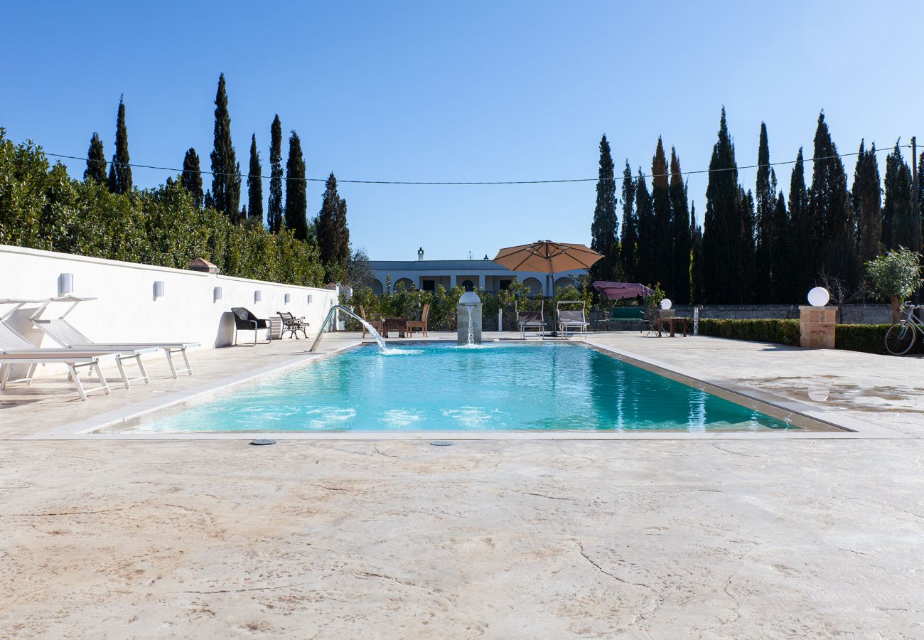 Villa a Poggiardo - Villa piscina idromassaggio borghi v330