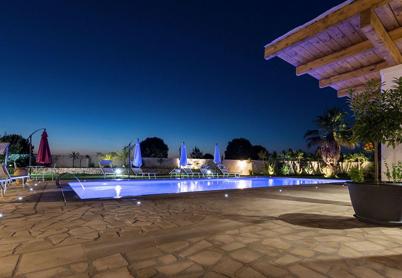 Villa a Muro Leccese - Villa piscina 5 camere 5 bagni vicino Otranto v650