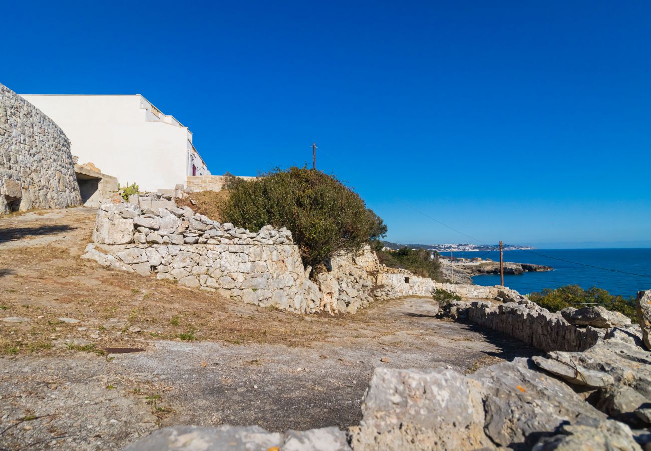 Villa a Andrano - Tenuta vista mare 3 trulli da ristrutturare v123