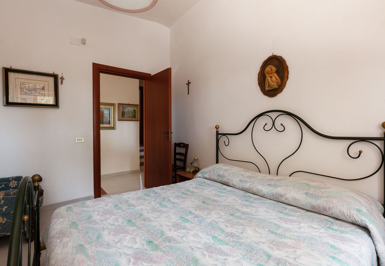 Villa a Oria - In Vendita villa ad Oria con piscina, 4 camere letto e 3 bagni v215