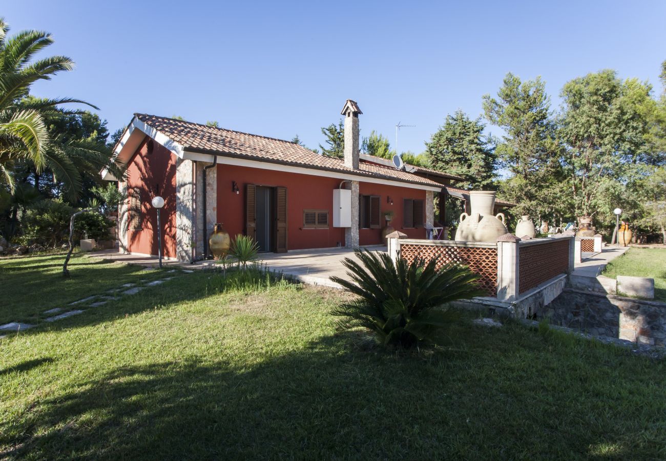 Villa a Tuglie - Villa con piscina privata e giardino in zona Gallipoli v140
