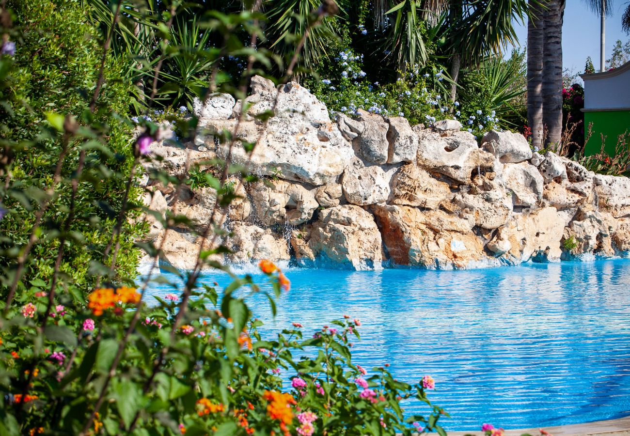 Villa a Neviano - Struttura ricettiva piscina giardino spiaggia v713