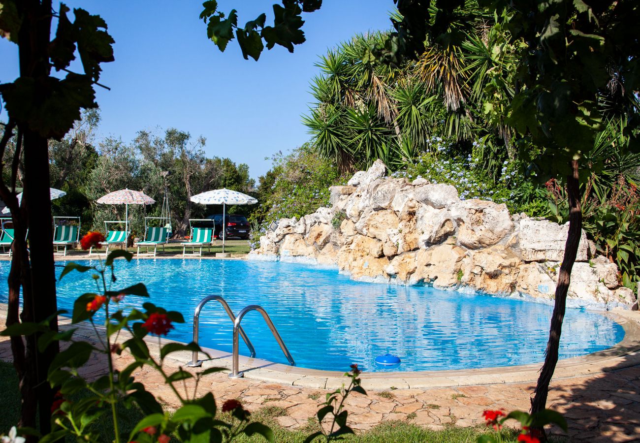 Villa a Neviano - Struttura ricettiva piscina giardino spiaggia v713