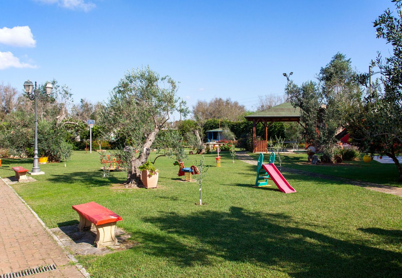 Villa a Neviano - Struttura ricettiva piscina giardino spiaggia v713