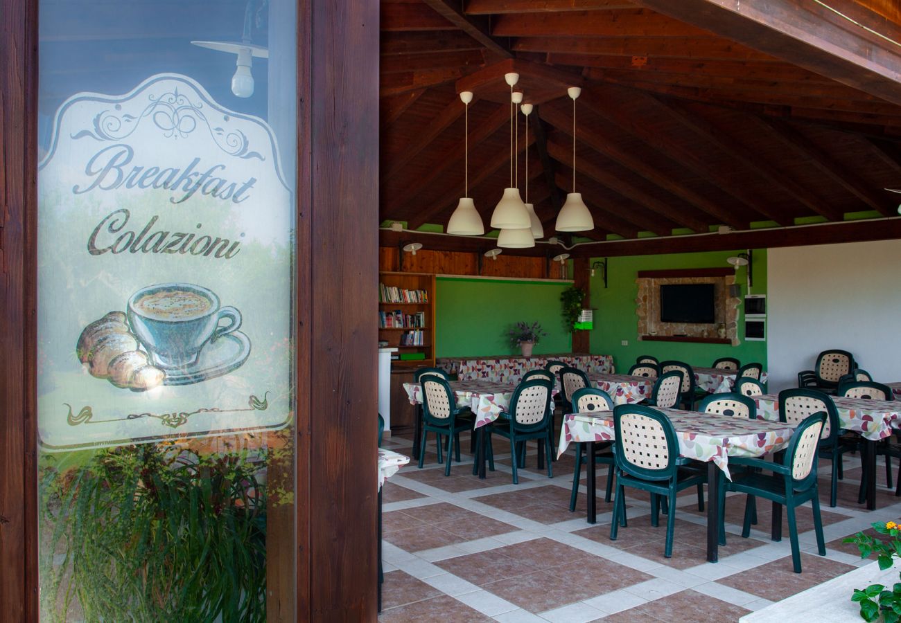 Villa a Neviano - Struttura ricettiva piscina giardino spiaggia v713