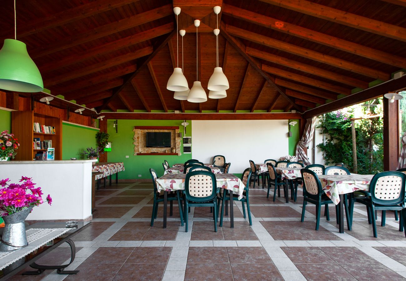 Villa a Neviano - Struttura ricettiva piscina giardino spiaggia v713