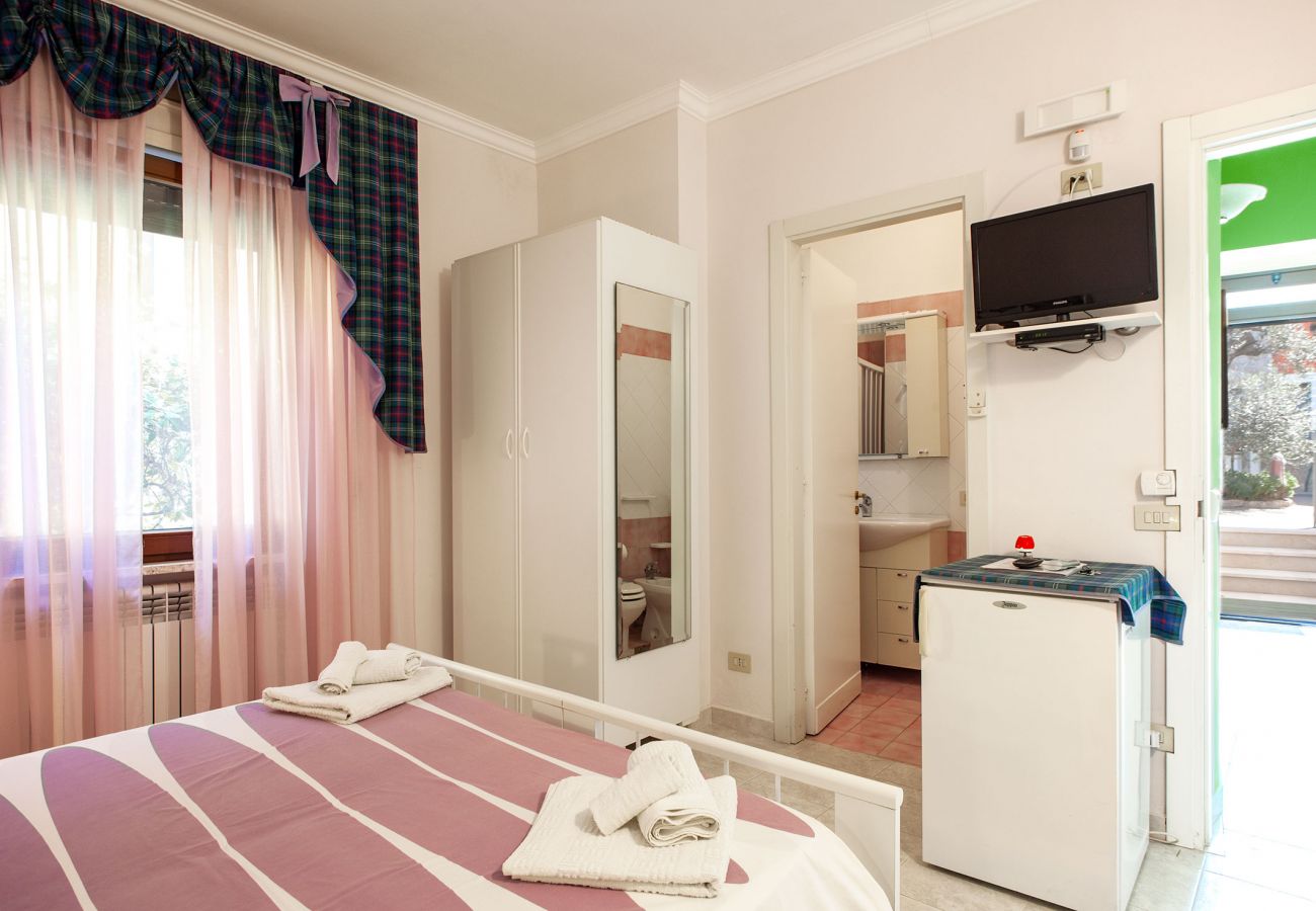Villa a Neviano - Struttura ricettiva piscina giardino spiaggia v713