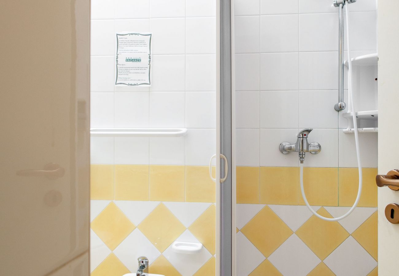 Villa a Neviano - Struttura ricettiva piscina giardino spiaggia v713