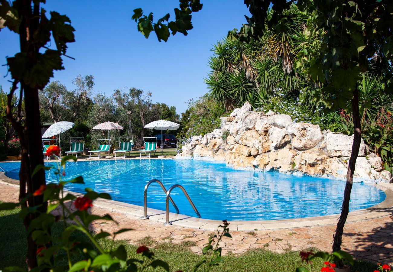 Villa a Neviano - Struttura ricettiva piscina giardino spiaggia v713