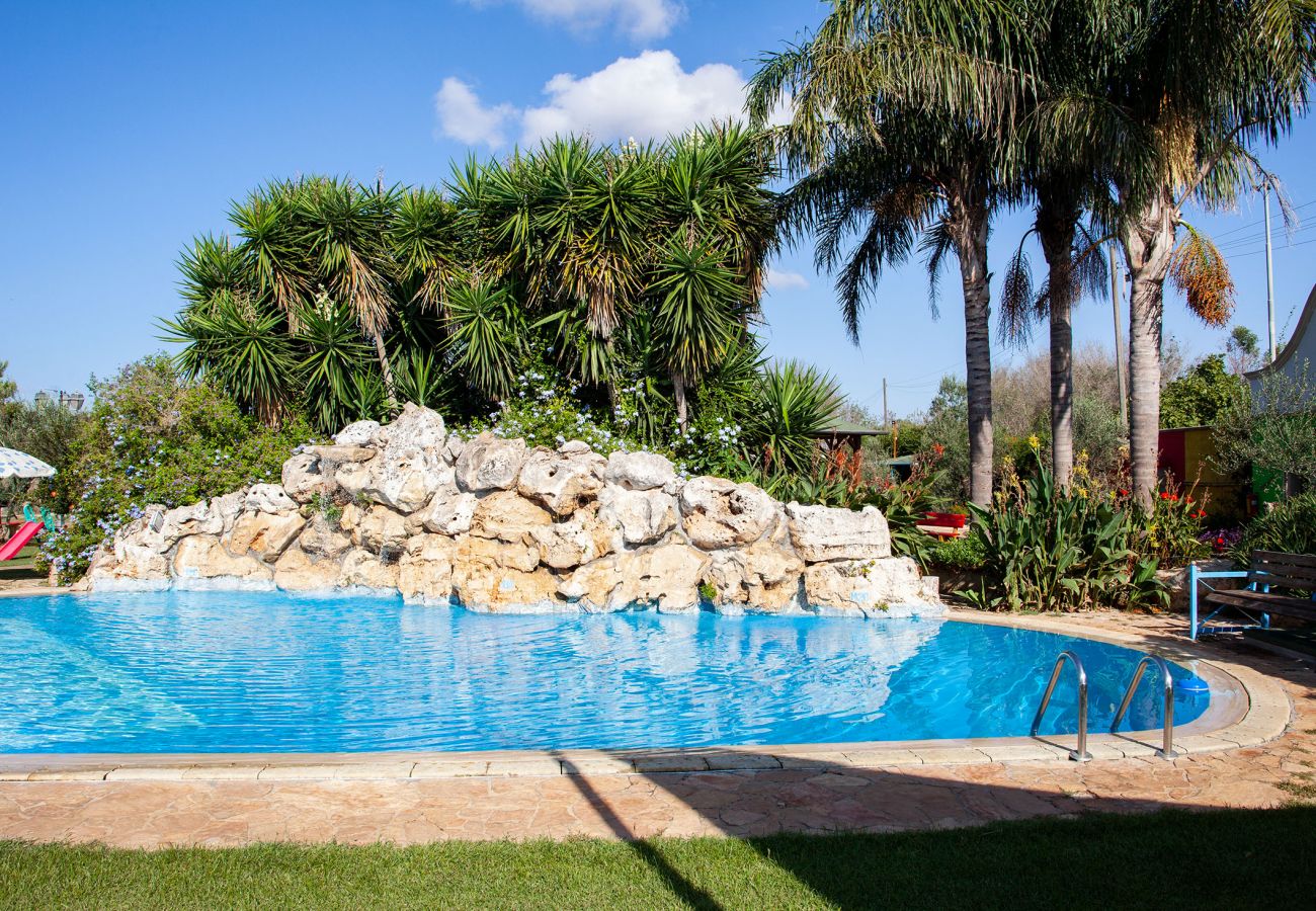 Villa a Neviano - Struttura ricettiva piscina giardino spiaggia v713