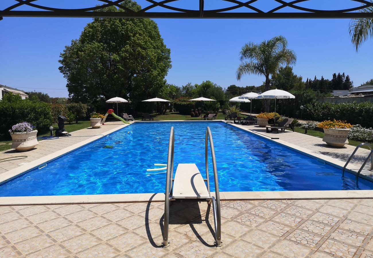 Villa a Sogliano Cavour - Villa in vendita con piscina e grande giardino ed impianto fotovoltaico v799
