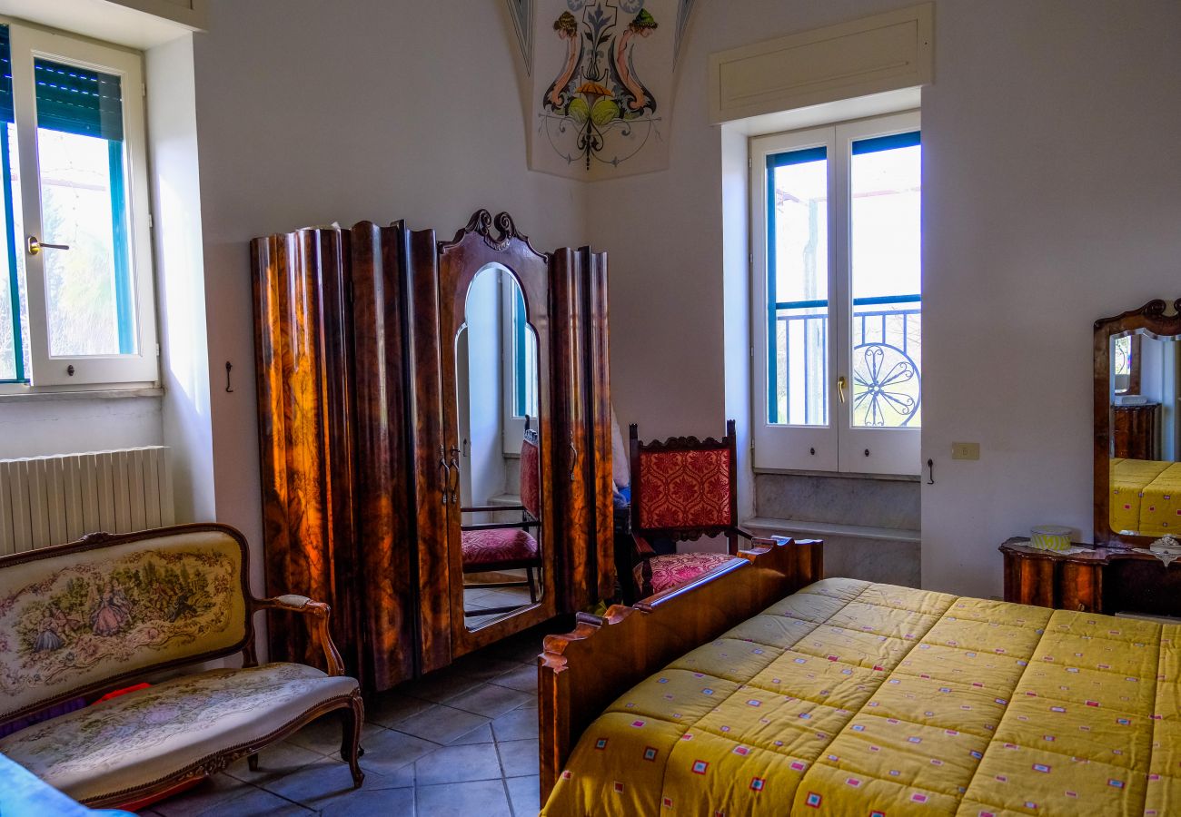 Villa a Corigliano d´Otranto - Tenuta storica con villa e villette, piscina ed affreschi v340