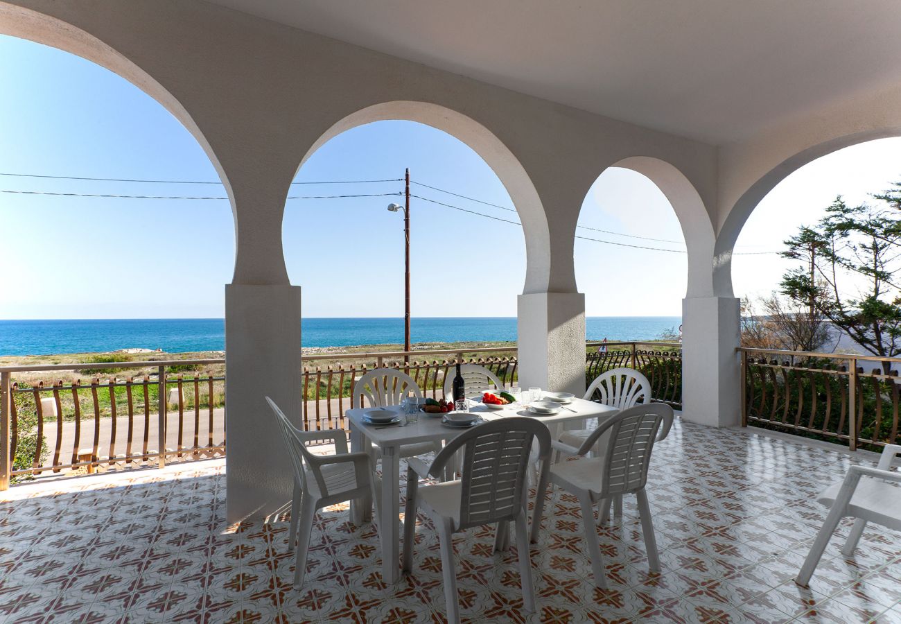 Casa a Torre dell´Orso - Vendo villa vista sul mare vicino spiaggia v11520