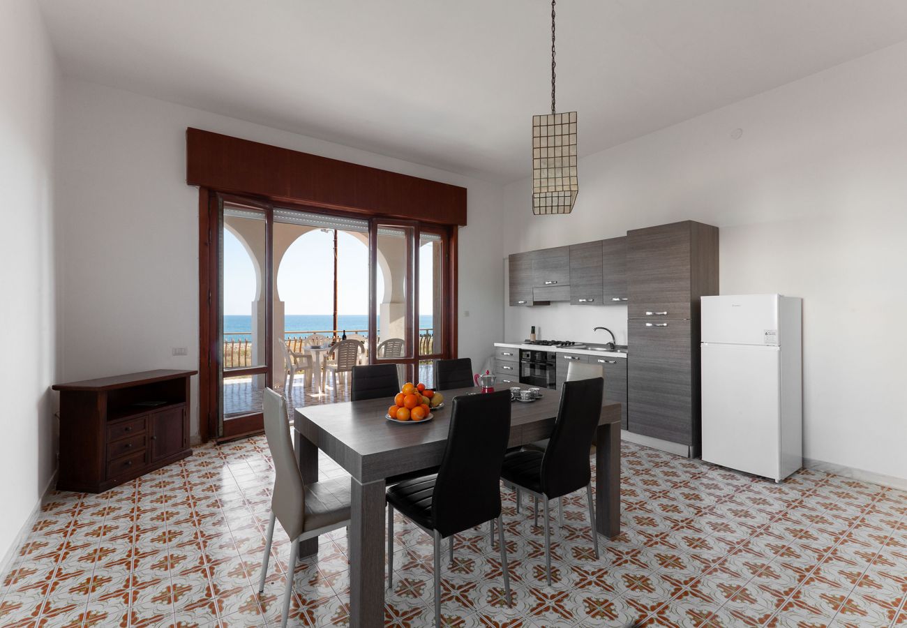 Casa a Torre dell´Orso - Vendo villa vista sul mare vicino spiaggia v115