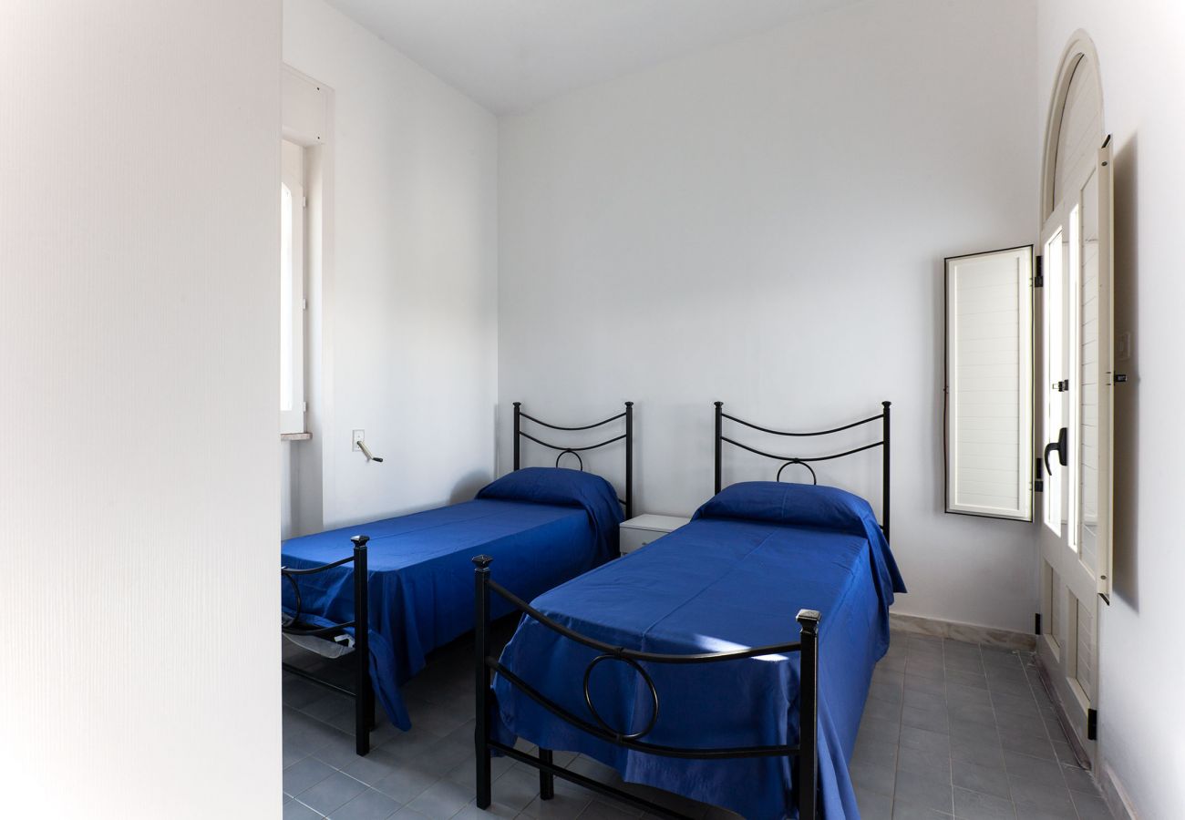 Casa a Torre dell´Orso - Vendo villa vista sul mare vicino spiaggia v115