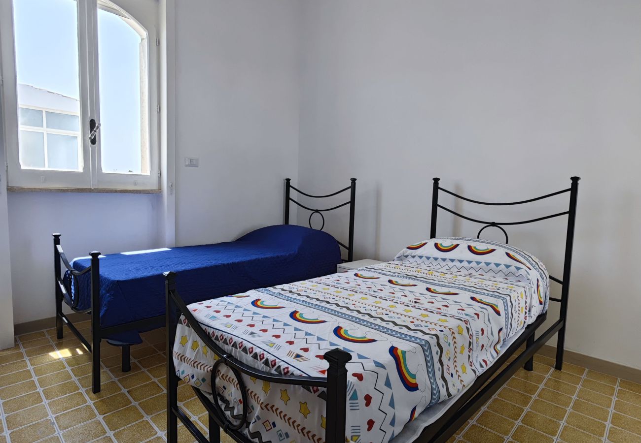 Casa a Torre dell´Orso - Vendo villa vista sul mare vicino spiaggia v115