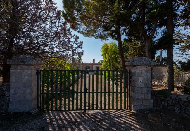 Villa a Acquarica del Capo - Masseria Pugliese da Sogno 20.000m² Giardino v770