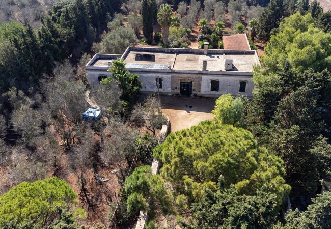 Villa a Acquarica del Capo - Masseria Pugliese da Sogno 20.000m² Giardino v770