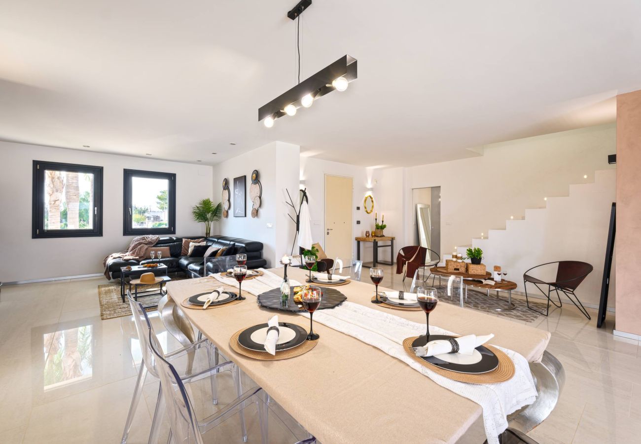 Villa a Ugento - Pregiata villa con piscina, grande giardino v750