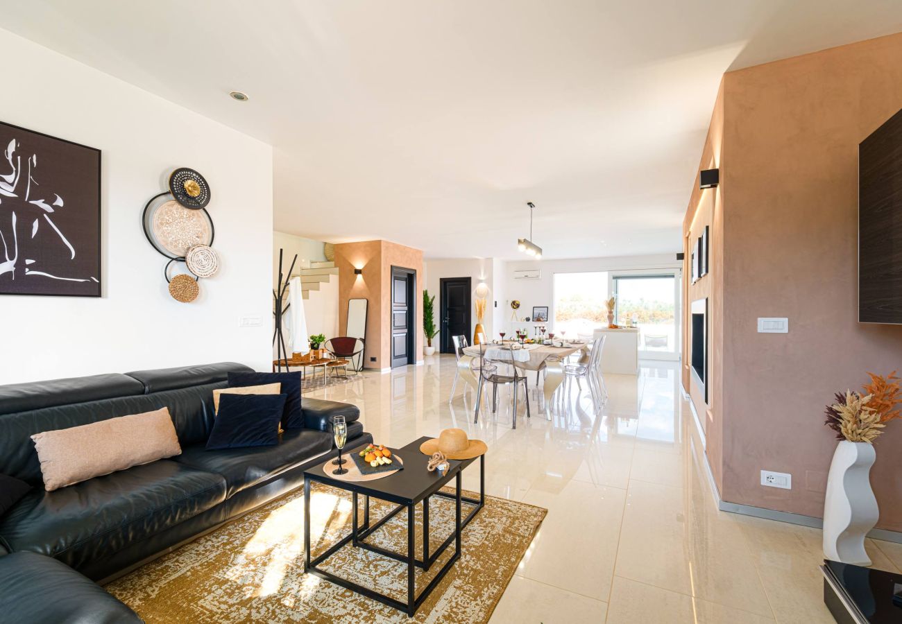 Villa a Ugento - Pregiata villa con piscina, grande giardino v750