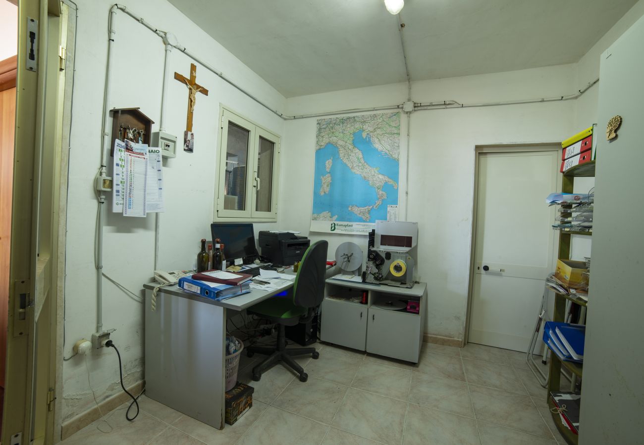 Agriturismo a Copertino - Tenuta Annibale–azienda vitivinicola Salento. v810