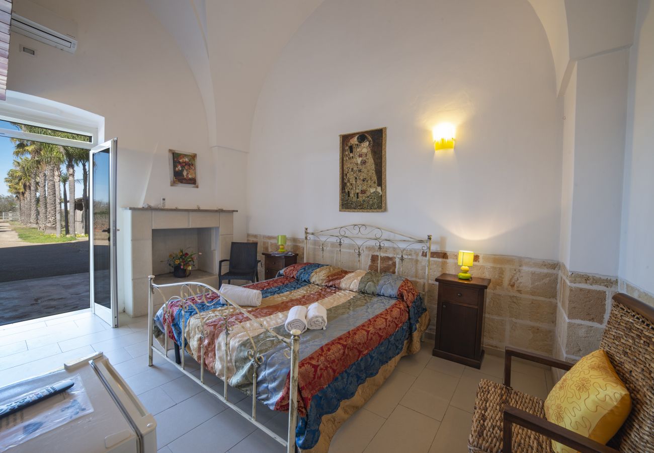 Agriturismo a Copertino - Tenuta Annibale–azienda vitivinicola Salento. v810