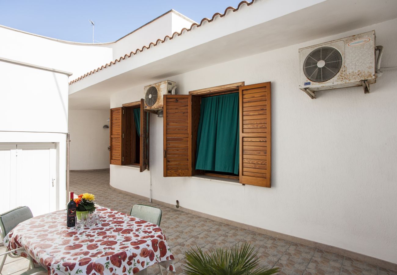 Appartamento a Torre dell´Orso - Casa-terrazza panoramica e accesso alla spiaggia v122