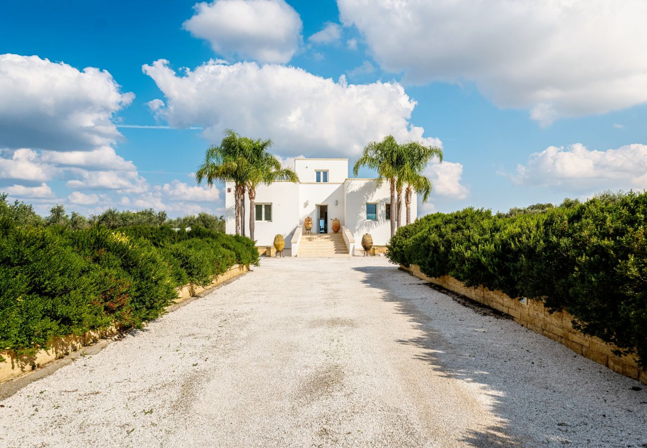 Villa a Ugento - Pregiata villa con piscina, 9000 mq di verde V750