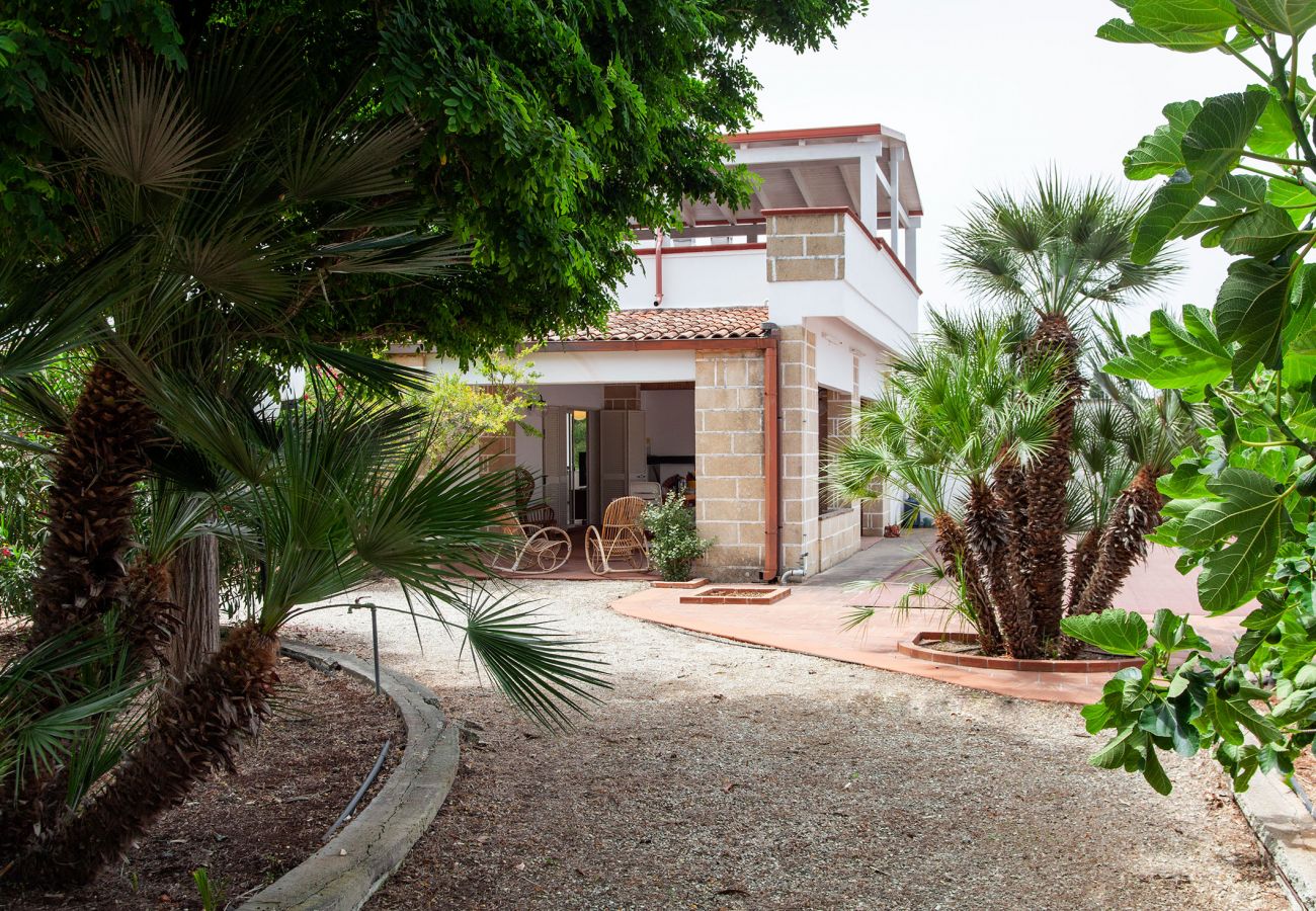 Villa in Torre Squillace - Villa with sea view, 4 bedrooms, 5 bathrooms, large Garden, WIFI, washing machine, dishwasher, air con m520
