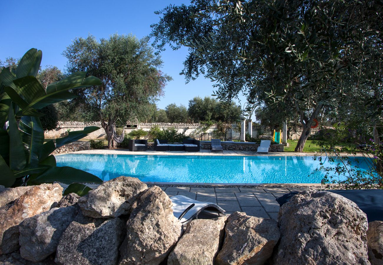 Villa in Carpignano Salentino - Exclusive and luxurious farmhouse in Puglia, with pool, 4 bedrooms, 6 bathrooms, sleeps 8 to 14 people, beach m595