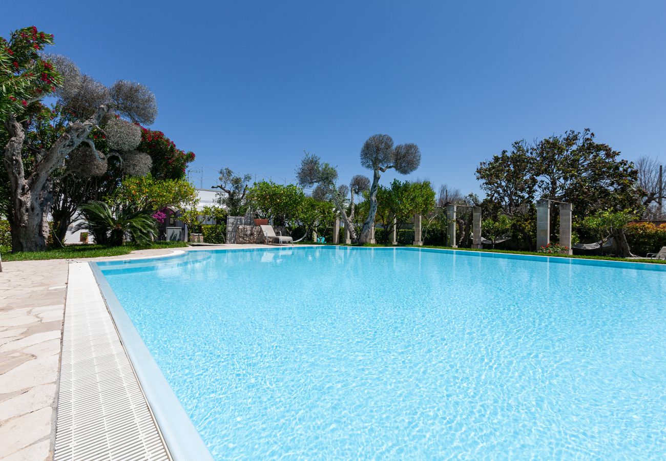 Villa in San Foca - Holiday villa with pool in Apulia countryside sea m180