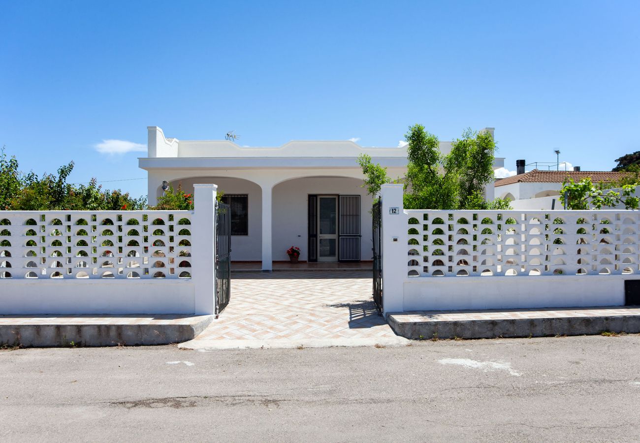 Villa/Dettached house in Spiaggiabella - Villa Spiaggiabella via Itaca, all in order v705
