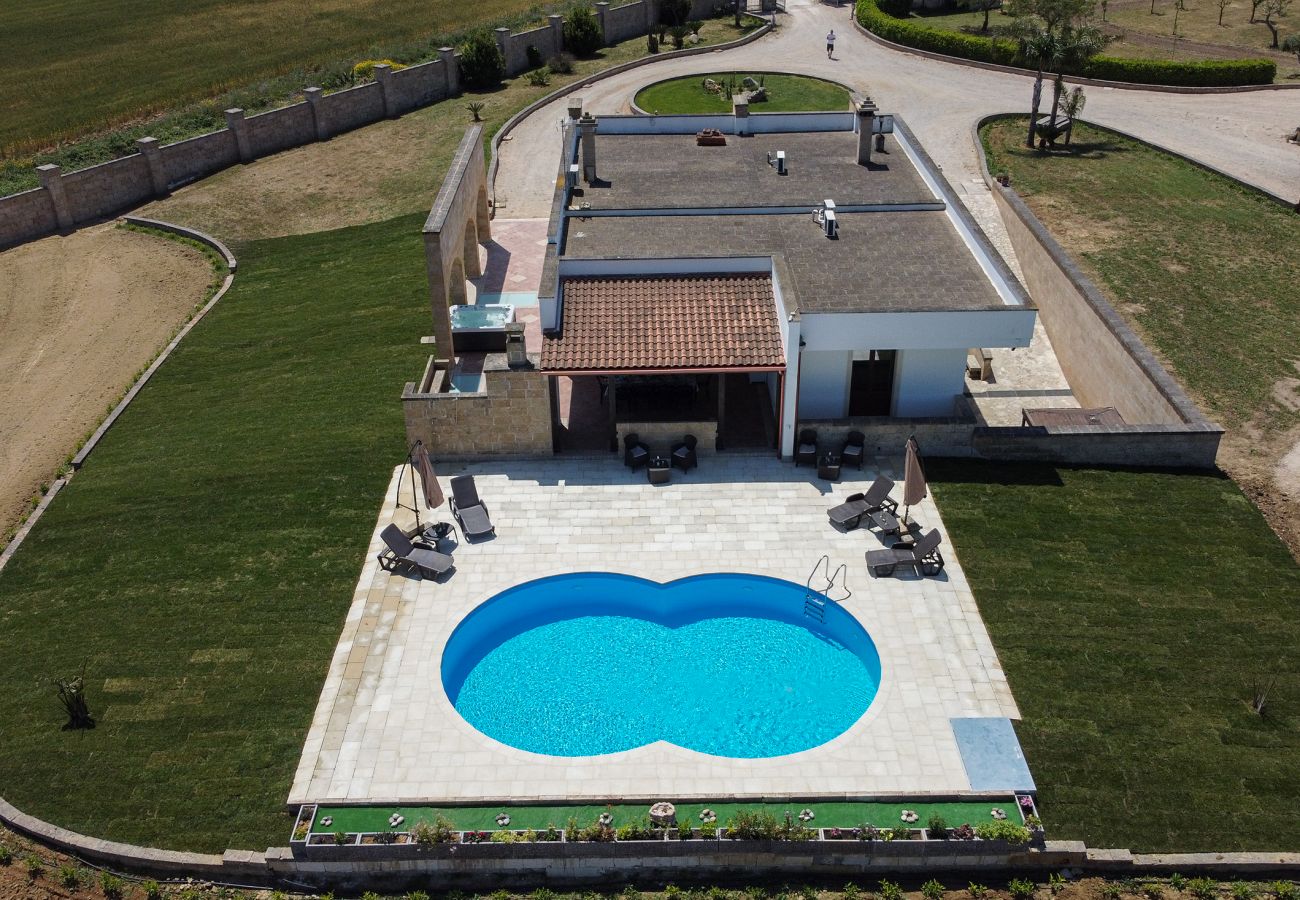 Villa in Galatina - Villa pool jacuzzi sauna billiards m860