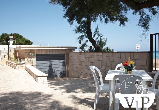 House in San Foca - Waterfront villa in San Foca with direct access to the sea m160