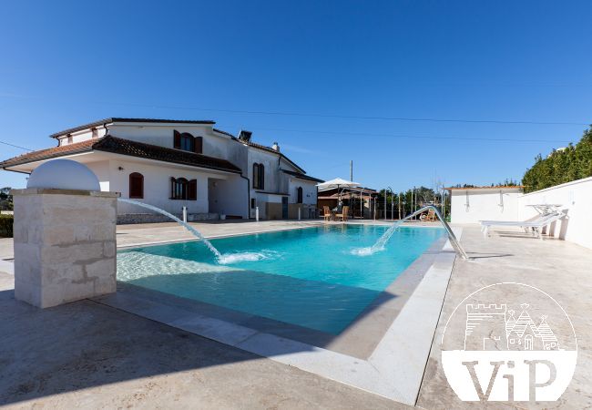 Villa in Poggiardo - Beautiful villa, swimming pool with massage jets, m330