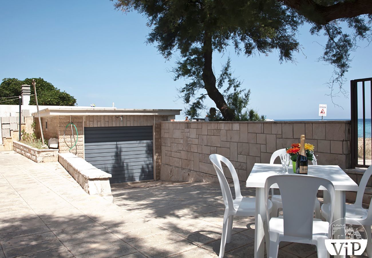 Villa in San Foca - Waterfront villa in San Foca with direct access to the sea m160
