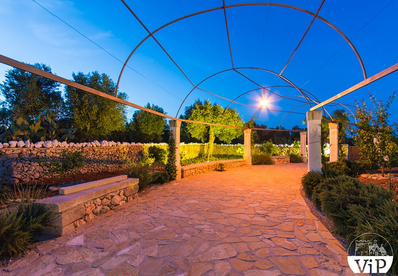 Villa in Carpignano Salentino - Exclusive masseria in Apulia with pool, jacuzzi, pajare, trulli m595